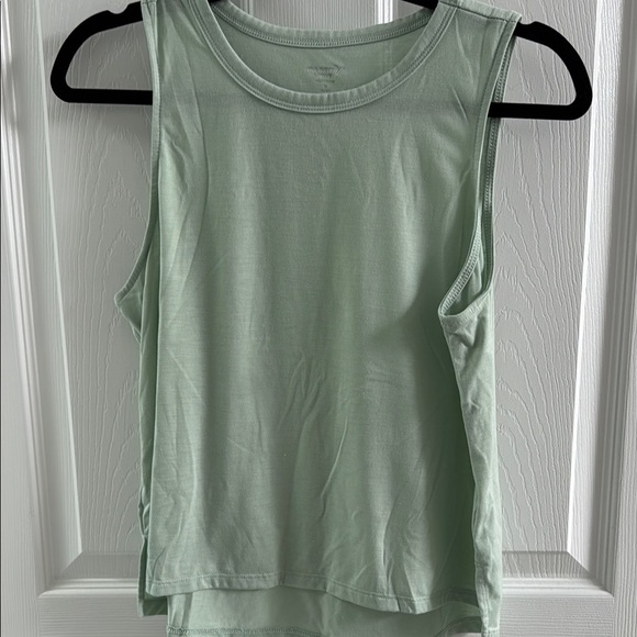 ❤️Old Navy Green Sleeveless Muscle Tee - Picture 1 of 3